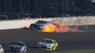 NASCAR on fire: Crash- und Feuer-Spektakel in Indianapolis NASCAR on fire: Crash- und Feuer-Spektakel in Indianapolis