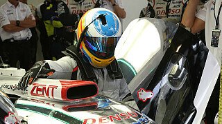 Fernando Alonso im Toyota beim WEC-Rookie-Test in Bahrain Fernando Alonso im Toyota beim WEC-Rookie-Test in Bahrain