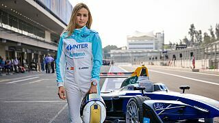 Formel E 2018: Schönheit Carmen Jorda fährt Formel-E-Auto Formel E 2018: Schönheit Carmen Jorda fährt Formel-E-Auto