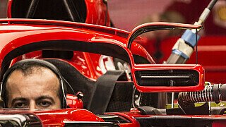 Für großes Aufsehen sorgte Ferrari mit diesen Spiegeln. Sie sind nicht mehr am Cockpit befestigt, sondern am Halo. Das erlaubt eine Technische Direktive der FIA. 
