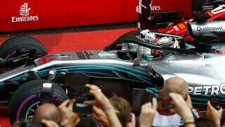 Eine Fotostrecke von MSM-Redakteur Manuel Schulz:
Sebastian Vettel schien auf dem sicheren Weg zum Sieg beim Heimrennen. Dann leistete er sich einen Fehler und eröffnete Lewis Hamilton zum direkten Konter nach der Schmach in Silverstone. Einen wirklichen Vorteil hatte in Hockenheim aber weder Ferrari noch Mercedes. Die Analyse der Teams: Das Rennen kompakt., Foto: Sutton
