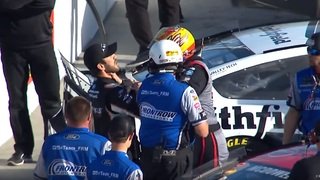 NASCAR Phoenix 2019: Schlägerei zwischen Suarez und McDowell NASCAR Phoenix 2019: Schlägerei zwischen Suarez und McDowell