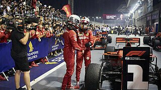 Die Pressestimmen zum Großen Preis von Singapur Sebastian Vettel brach beim Singapur GP der Formel 1 seine Sieglos-Serie. Die internationale Presse feiert sein Comeback, vergisst aber nicht: Eine Ferrari-Strategie, die Leclerc zum "Bauernopfer" machte, spielte dabei eine nicht unwesentliche Rolle. Kritik auch für Mercedes.
