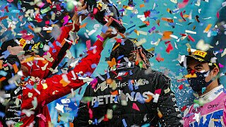 Lewis Hamilton - 7 WM-TitelAlle sahen es schon kommen, und mit dem Sieg in der Türkei fixierte Lewis Hamilton endgültig seinen siebten WM-Titel und zieht so mit Michael Schumacher gleich. Der Titel ist zugleich der vierte in Serie, das bringt ihn auf ein Niveau mit Sebastian Vettel (2010-2013) und Juan-Manuel Fangio (1954-1957). Gewinnt er auch nächstes Jahr, erreicht er Schumachers Fünfer-Serie (2000-2004) und krönt sich mit acht Titeln zum alleinigen Rekordhalter.
