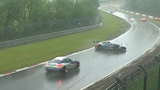 24h Nürburgring 2021: Unfälle bei Regen-Chaos 24h Nürburgring 2021: Unfälle bei Regen-Chaos