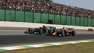 Brasilien 2021: Startplatz 20 im Sprint nach Disqualifikation vom Qualifying, Startplatz 10 nach Motorenstrafe im Rennen, dennoch steht am Ende der Sieg für Lewis Hamilton. Ein außergewöhnliches Comeback - und das besondere daran: Hamilton überholt jeden Fahrer auf der Strecke. So auch WM-Rivale Max Verstappen in Runde 59 im Kampf um die Führung. , Foto: LAT Images Brasilien 2021: Startplatz 20 im Sprint nach Disqualifikation vom Qualifying, Startplatz 10 nach Motorenstrafe im Rennen, dennoch steht am Ende der Sieg für Lewis Hamilton. Ein außergewöhnliches Comeback - und das besondere daran: Hamilton überholt jeden Fahrer auf der Strecke. So auch WM-Rivale Max Verstappen in Runde 59 im Kampf um die Führung. , Foto: LAT Images