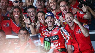 Francesco Bagnaia ist MotoGP-Weltmeister 2022! Nach zwischenzeitlich 91 Punkten Rückstand auf WM-Leader Fabio Quartararo fixierte der Ducati-Pilot im letzten Saisonrennen in Valencia seinen ersten Titel in der Königsklasse. Motorsport-Magazin.com blickt auf seine einzigartige Saison zurück., Foto: LAT Images