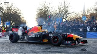 Formel 1, Red Bull: Showrun-Triumphzug von Verstappen und Perez Formel 1, Red Bull: Showrun-Triumphzug von Verstappen und Perez