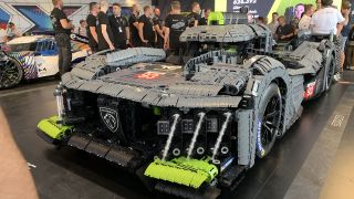 Le Mans: 900 Kilo schweres Peugeot-Hypercar aus Lego-Steinen Le Mans: 900 Kilo schweres Peugeot-Hypercar aus Lego-Steinen