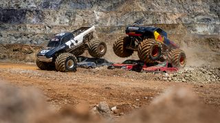 Verstappen vs. Tsunoda: Monster-Truck-Rennen im Bergwerk Verstappen vs. Tsunoda: Monster-Truck-Rennen im Bergwerk