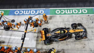 Video: McLaren bricht in Katar Boxenstopp-Weltrekord der F1 Video: McLaren bricht in Katar Boxenstopp-Weltrekord der F1