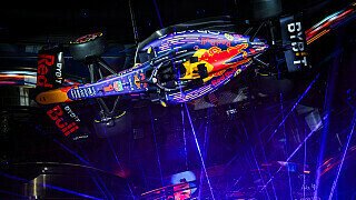 Las Vegas soll DAS Showevent der Formel 1 werden. Die Teams und ihre Sponsoren springen 2023 schon voll auf diesen Zug auf. Nicht weniger als sechs Mannschaften haben bereits Spezialdesigns für den Nacht-GP im Spielerparadies angekündigt. Hier der Überblick., Foto: Getty Images / Red Bull Content Pool