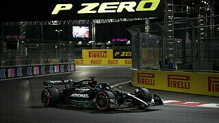 Verspielt Mercedes WM-Platz 2?
Während Sergio Perez in Las Vegas den zweiten WM-Platz eintüten konnte, ist es in der Konstrukteurs-Wertung so spannend wie eh und je. Mercedes verlor seit der Sommerpause 52 Punkte auf Ferrari. Der Vorsprung In der Team-Meisterschaft schrumpfte dadurch bis auf gerade einmal vier Zähler. Vor Abu Dhabi ist noch alles offen. , Foto: LAT Images
Verspielt Mercedes WM-Platz 2?
Während Sergio Perez in Las Vegas den zweiten WM-Platz eintüten konnte, ist es in der Konstrukteurs-Wertung so spannend wie eh und je. Mercedes verlor seit der Sommerpause 52 Punkte auf Ferrari. Der Vorsprung In der Team-Meisterschaft schrumpfte dadurch bis auf gerade einmal vier Zähler. Vor Abu Dhabi ist noch alles offen. , Foto: LAT Images