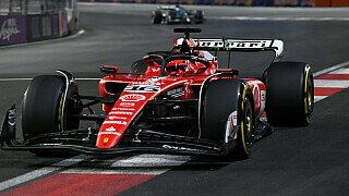 Charles Leclerc kann nicht gewinnen
Von der Pole Position aus will es bei dem Ferrari-Piloten einfach nicht mehr klappen. 23 mal startete der Ferrari-Fahrer in seiner Formel-1-Karriere vom besten Startplatz, doch nur viermal siegte er schließlich auch von P1. Sein letzter Start-Ziel-Sieg gelang ihm beim Australien-GP 2019. Die Pole in Las Vegas war seitdem seine sage und schreibe zwölfte., Foto: LAT Images Charles Leclerc kann nicht gewinnen
Von der Pole Position aus will es bei dem Ferrari-Piloten einfach nicht mehr klappen. 23 mal startete der Ferrari-Fahrer in seiner Formel-1-Karriere vom besten Startplatz, doch nur viermal siegte er schließlich auch von P1. Sein letzter Start-Ziel-Sieg gelang ihm beim Australien-GP 2019. Die Pole in Las Vegas war seitdem seine sage und schreibe zwölfte., Foto: LAT Images