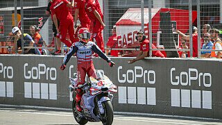 Knapp drei Jahre musste MotoGP-Superstar Marc Marquez seit seinem Triumph im Emilia-Romagna-GP am 24. Oktober 2021 in Misano warten, ehe er am Sonntag in Aragon endlich wieder ein MotoGP-Hauptrennen gewinnen konnte. Unfassbare 1.043 Tagen lagen zwischen diesen beiden Grand-Prix-Siegen. Kaum ein anderer MotoGP-Pilot musste ähnlich lange auf einen weiteren Erfolg warten. Motorsport-Magazin.com zeigt, an welcher Stelle sich Marquez im Ranking der längsten Wartezeiten auf einen Sieg einsortiert und wer ihn bald schon wieder verdrängen könnte., Foto: LAT Images