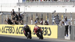 Knappster Zieleinlauf der Superbike-WM: Nicolo Bulega mit Last-Minute-Sieg im Estoril-Sprint! Knappster Zieleinlauf der Superbike-WM: Nicolo Bulega mit Last-Minute-Sieg im Estoril-Sprint!