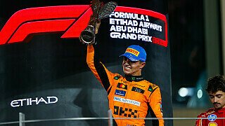 Lando Norris: 2024 - Abu Dhabi GP
Lando Norris holt sich im Saisonfinale in Abu Dhabi seinen vierten Sieg! Und nicht nur das, diese Punkte reichen aus, um Ferrari im Kampf um die Konstrukteurs-Weltmeisterschaft zu schlagen. McLaren ist somit erstmals seit 26 Jahren wieder Konstrukteurs-Weltmeister! Für Norris ein doppelter Grund zu feiern!, Foto: LAT Images