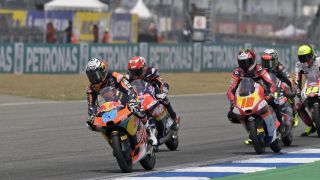 Jose Rueda gewinnt chaotischen Moto3-Auftakt in Thailand! Rosenthaler um Punkte gebracht Jose Rueda gewinnt chaotischen Moto3-Auftakt in Thailand! Rosenthaler um Punkte gebracht