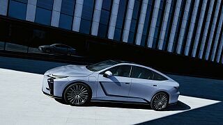 Lexus bleibt der Limousine treu