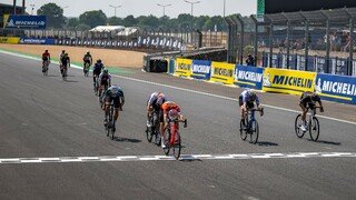 Marc Marquez schlägt Mark Cavendish