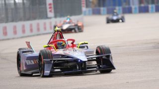 Formel E Berlin: Schwerer Abt-Unfall im 3. Training, Porsche verliert Rad