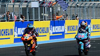 Ellenbogen raus! - Max Quiles gewinnt fantastisches Moto3-Finish gegen Perrone in Ungarn Ellenbogen raus! - Max Quiles gewinnt fantastisches Moto3-Finish gegen Perrone in Ungarn