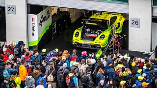Die Fans vor dem Grello in der Boxengasse., Foto: Michael Jurtin_Red Bull Ring Die Fans vor dem Grello in der Boxengasse., Foto: Michael Jurtin_Red Bull Ring