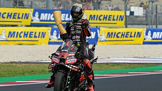 MotoGP im Re-LIVE: Marc Marquez wirft Sprint-Sieg mit Sturz weg! Bezzecchi jubelt