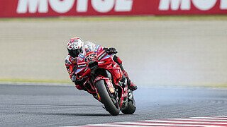 Ducati-Boss klärt auf: Darum rauchte Francesco Bagnaias MotoGP-Bike im Japan-GP Ducati-Boss klärt auf: Darum rauchte Francesco Bagnaias MotoGP-Bike im Japan-GP