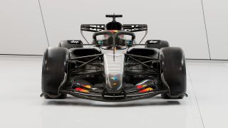 McLaren zeigt Spezial-Lackierung des MCL40 für Barcelona Test McLaren zeigt Spezial-Lackierung des MCL40 für Barcelona Test