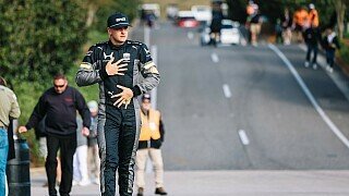 Schumacher mit Totenkopf-Sponsor Schumacher mit Totenkopf-Sponsor