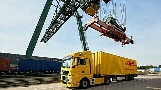 Formel 1 auf Schiene: DHL bringt über Hälfte der Fracht erstmals per Zug nach Kanada Formel 1 auf Schiene: DHL bringt über Hälfte der Fracht erstmals per Zug nach Kanada