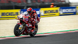Marc entreißt Acosta die Pole!