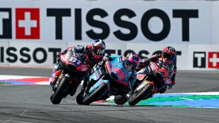 Wahnsinn in der Schlusskurve! David Alonso gewinnt dramatisches Moto2-Rennen in Assen