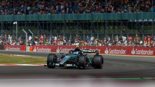 Antonelli holt Silverstone-Pole