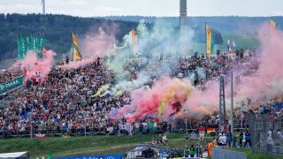 Neuer Besucherrekord! MotoGP-Rennen am Sachsenring knackt 2026 nächste Wahnsinnsmarke Neuer Besucherrekord! MotoGP-Rennen am Sachsenring knackt 2026 nächste Wahnsinnsmarke