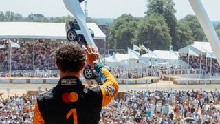 Lando Norris feiert seine Weltmeisterschaft in Goodwood 2026