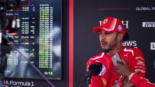 Formel-1-Pleite in Spa: Lewis Hamilton kassiert Strafe und fährt Ferrari-Mechaniker an Formel-1-Pleite in Spa: Lewis Hamilton kassiert Strafe und fährt Ferrari-Mechaniker an