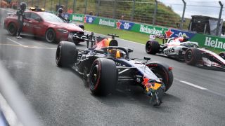 Verstappen crasht heftig