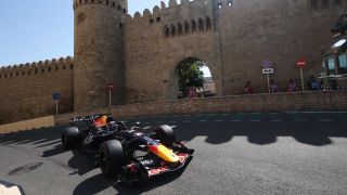 Verstappen schlägt Mercedes
