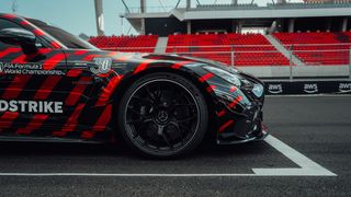 Pirelli präsentiert maßgeschneiderten P Zero R für neues FIA F1-Safety Car Pirelli präsentiert maßgeschneiderten P Zero R für neues FIA F1-Safety Car