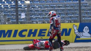 Hondas MotoGP-Lazarett wird akut: Zu schwacher Espargaro muss Rennen für Tests absagen Hondas MotoGP-Lazarett wird akut: Zu schwacher Espargaro muss Rennen für Tests absagen