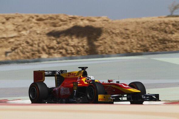 Jordan King setzte im ersten Training von Bahrain die Bestzeit - Foto: GP2
