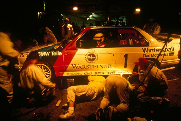 Nicht nur an der Box machte Jockel Winkelhock 1992 einen kurzen Zwischenhalt - Foto: BMW AG / Bock