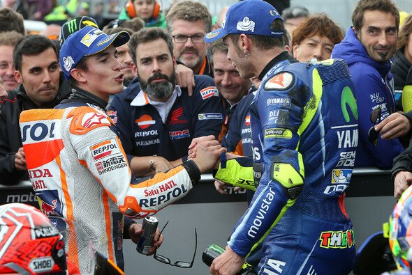 Rossi und Marquez gerieten einige Male aneinander - Foto: Repsol
