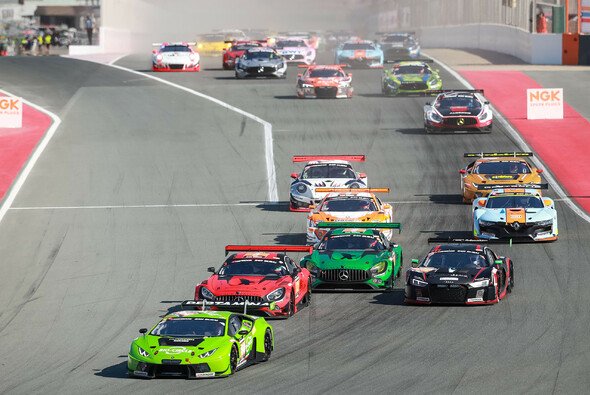Beim Auftakt der 24H Series 2018 kämpften auf dem Dubai Autodrome 91 Fahrzeuge aus GT3, GT4 und TCR - Foto: Hankook