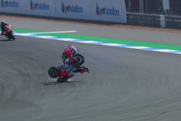 Lorenzo verlor bereits beim Anbremsen die Kontrolle über seine Ducati - Foto: Screenshot/MotoGP