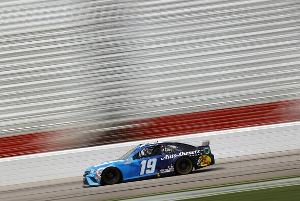 Martin Truex Junior on the way to the second stage win - Photo: NASCAR