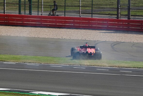 Vettels zweites Silverstone-Rennen begann mit einem Dreher - Foto: LAT Images