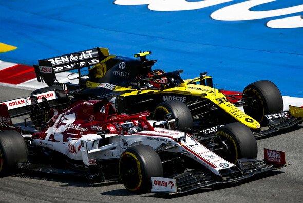 Esteban Ocon kämpfte in Barcelona nur mit Kimi Räikkönen - Foto: LAT Images